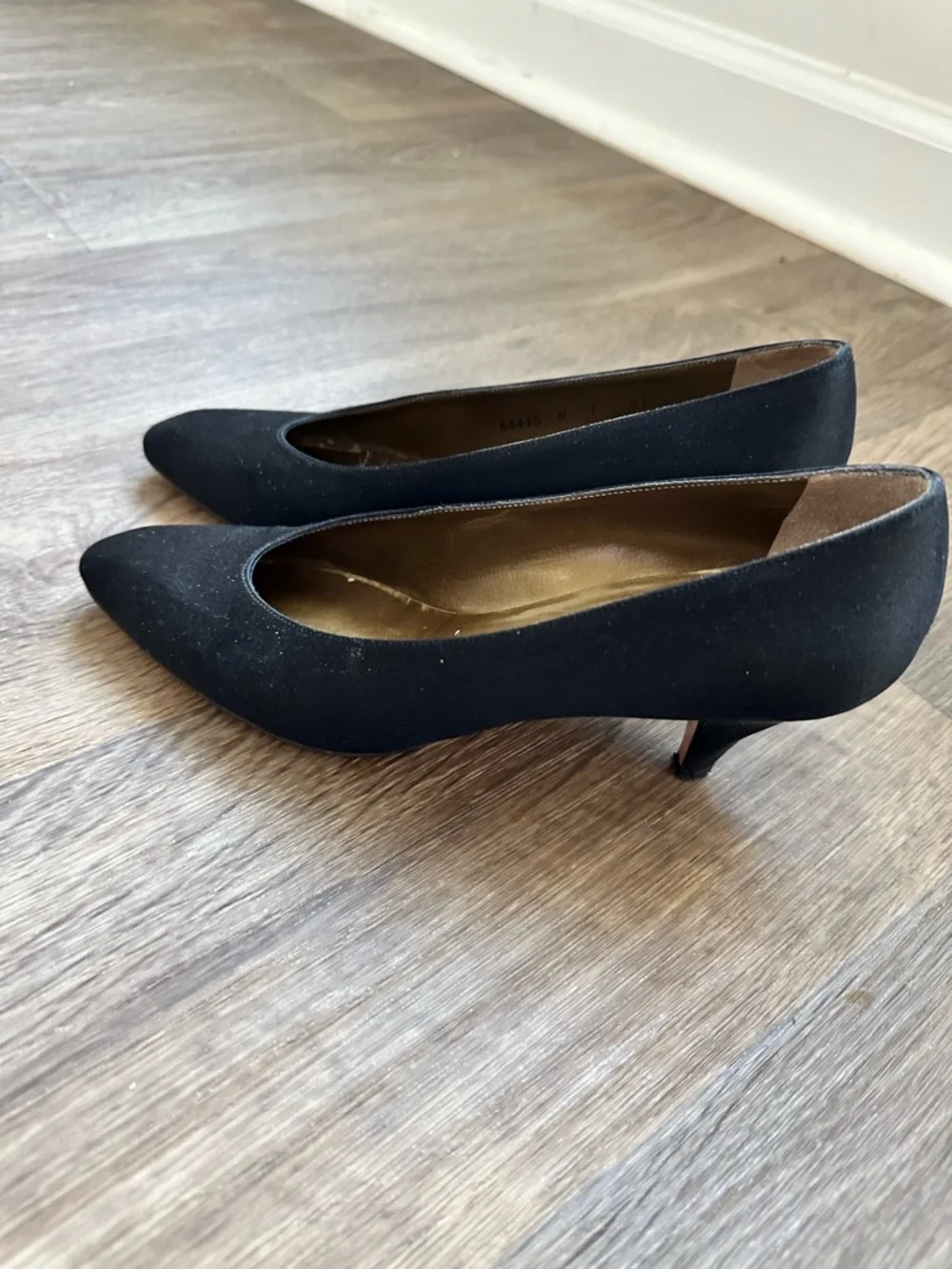 Yves Saint Laurent Vintage Satin Pumps Black Gold Leather Interior Size 7N - Picture 4 of 12